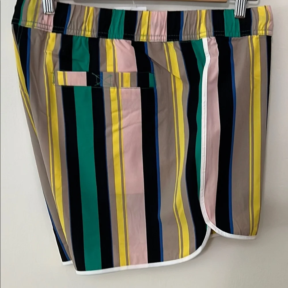 NWT Forever 21 Men’s 2XL Swim Trunks Jade, Tan Yellow Colorblock, Scalloped Hem